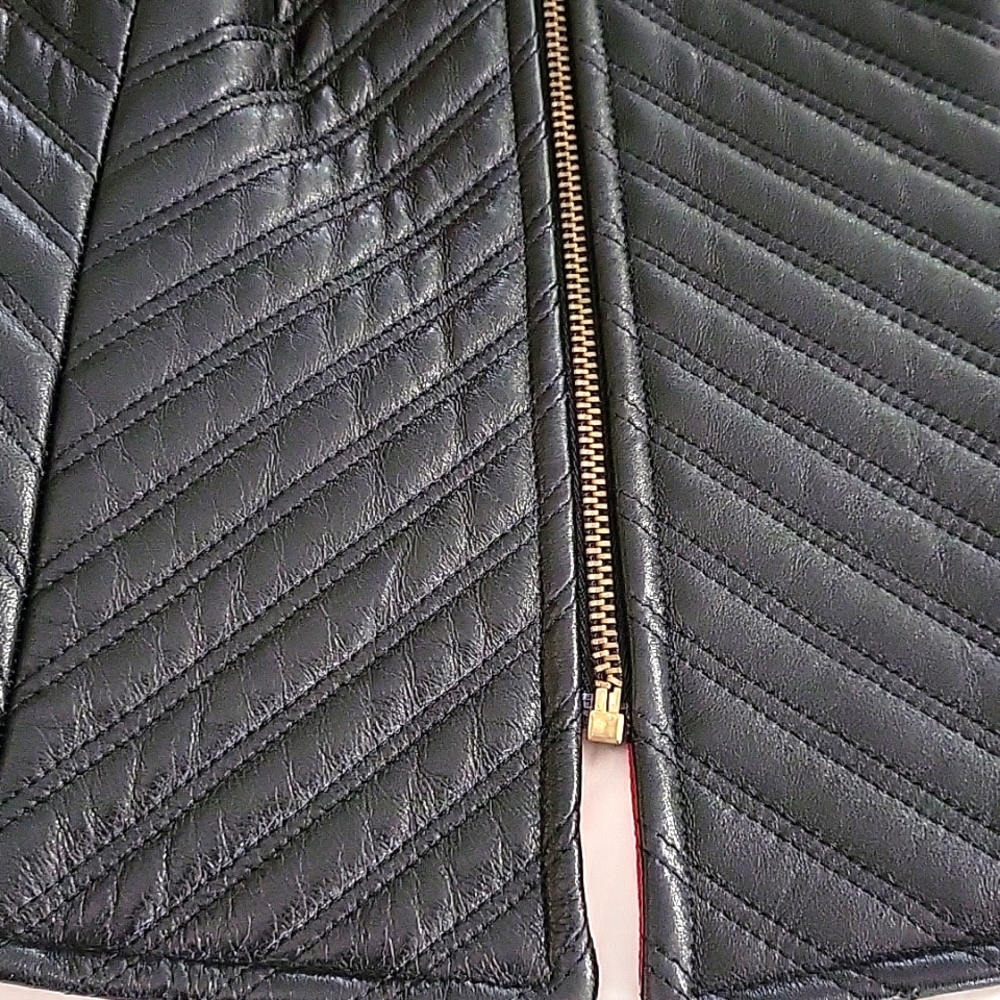 RED AND BLACK LEATHER DETAILED VEST - Picture 2 of 6